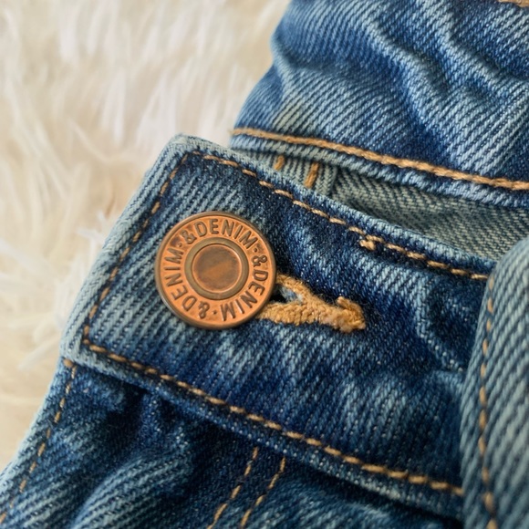 H&M jean shorts! - Picture 2 of 4